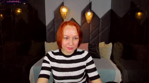 Snapshot of nika_gentle chatting on 12.20.24 Nika online show from 12.20.24