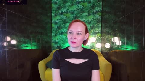 Snapshot of nika_gentle chatting on 12.25.24 Nika online show from 12.25.24
