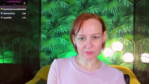 Snapshot of nika_gentle chatting on 12.25.24 Nika online show from 12.25.24