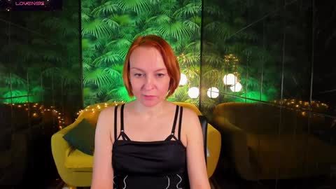 Snapshot of nika_gentle chatting on 12.29.24 Nika online show from 12.29.24