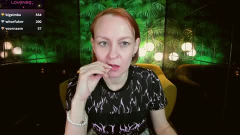 Snapshot of nika_gentle chatting on 01.06.25 Nika online show from 01.06.25
