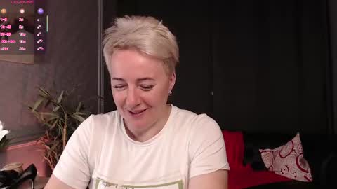 Snapshot of nika_smit chatting on 07.10.26 Nika online show from 07.10.26
