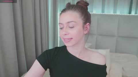 Snapshot of nikaletta chatting on 05.16.26 Nika online show from 05.16.26