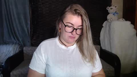 Nika online show from 10.20.25