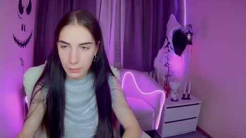 nikastarkk online show from 10.22.25