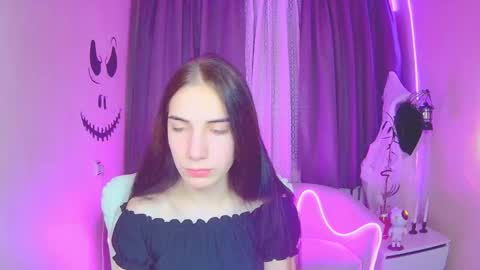 nikastarkk online show from 10.31.25