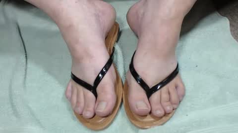 Snapshot of nikisissyfeet chatting on 05.17.26 nikisissyfeet online show from 05.17.26
