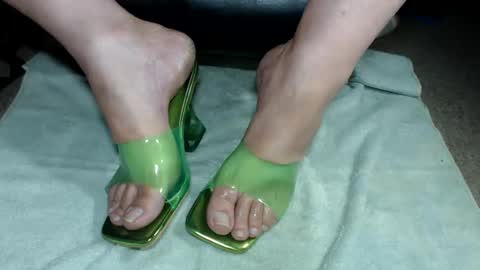 Snapshot of nikisissyfeet chatting on 06.06.26 nikisissyfeet online show from 06.06.26