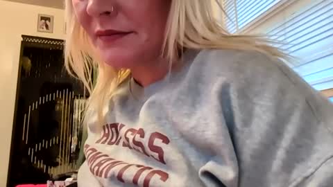 Snapshot of nikki32313 chatting on 05.08.26 nikki32313 online show from 05.08.26