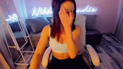 Snapshot of nikki_blondiee chatting on 01.03.25 nikki_blondiee online show from 01.03.25