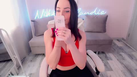 Snapshot of nikki_blondiee chatting on 01.24.25 nikki_blondiee online show from 01.24.25