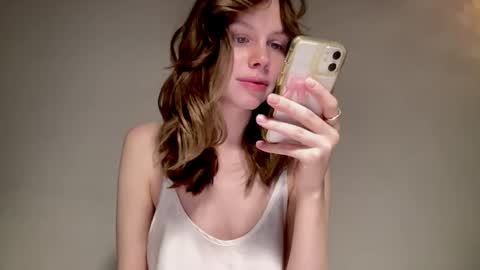Snapshot of nikki_mi chatting on 12.22.24 Nikki online show from 12.22.24