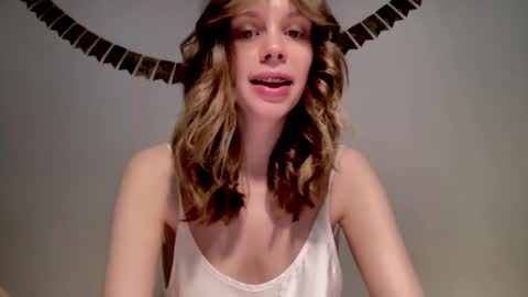 Snapshot of nikki_mi chatting on 12.27.24 Nikki online show from 12.27.24