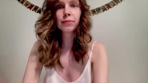 Snapshot of nikki_mi chatting on 02.05.25 Nikki online show from 02.05.25