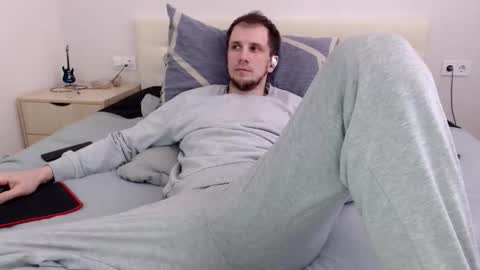 Snapshot of nikkiaadel chatting on 02.11.26 Nick online show from 02.11.26