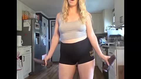 Snapshot of nikkib653466 chatting on 05.19.26 nikkib653466 online show from 05.19.26