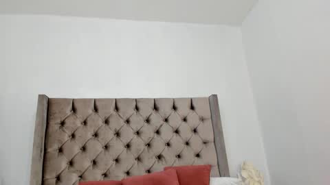 nikkibotero online show from 11.19.25