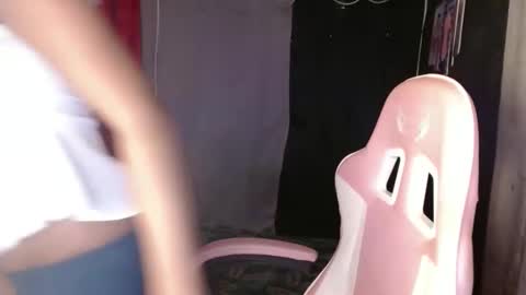 Snapshot of nikkie_dragon chatting on 01.12.25 nikkie online show from 01.12.25