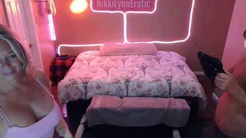 Snapshot of nikkilynnerotic chatting on 11.29.25 NikkiLynnErotic online show from 11.29.25