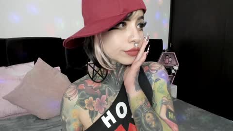 Snapshot of nikkiramone chatting on 12.12.24 Nikki Ramone   online show from 12.12.24