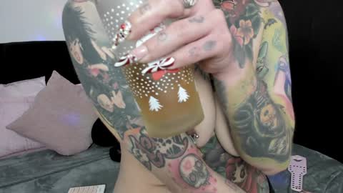 Snapshot of nikkiramone chatting on 12.12.24 Nikki Ramone   online show from 12.12.24