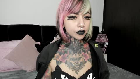 Snapshot of nikkiramone chatting on 12.15.24 Nikki Ramone   online show from 12.15.24