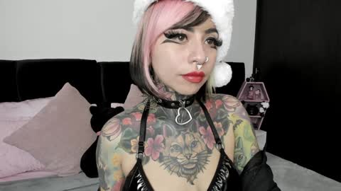 Snapshot of nikkiramone chatting on 12.17.24 Nikki Ramone   online show from 12.17.24