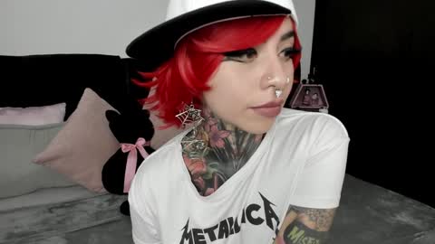Snapshot of nikkiramone chatting on 12.20.24 Nikki Ramone   online show from 12.20.24