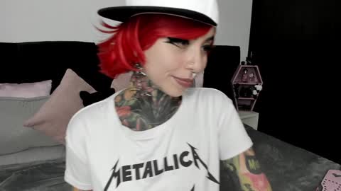 Snapshot of nikkiramone chatting on 12.20.24 Nikki Ramone   online show from 12.20.24