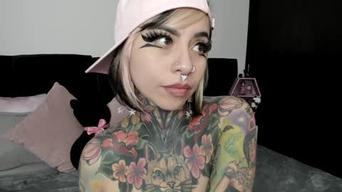 Snapshot of nikkiramone chatting on 12.21.24 Nikki Ramone   online show from 12.21.24