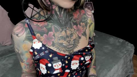 Snapshot of nikkiramone chatting on 12.22.24 Nikki Ramone   online show from 12.22.24