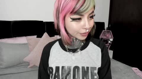 Snapshot of nikkiramone chatting on 01.03.25 Nikki Ramone   online show from 01.03.25