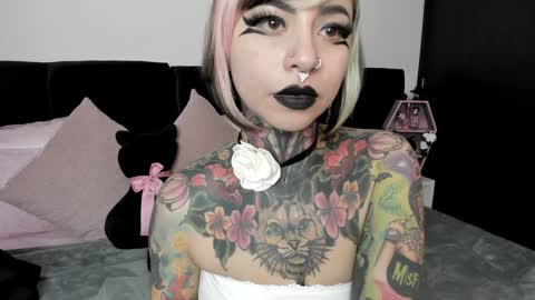 Snapshot of nikkiramone chatting on 01.08.25 Nikki Ramone   online show from 01.08.25