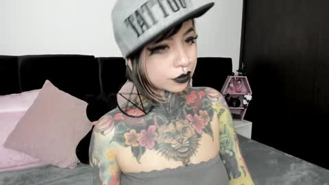 Snapshot of nikkiramone chatting on 01.10.25 Nikki Ramone   online show from 01.10.25