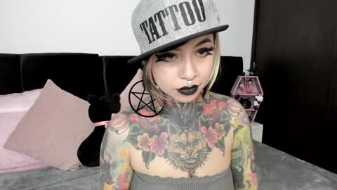 Snapshot of nikkiramone chatting on 01.10.25 Nikki Ramone   online show from 01.10.25