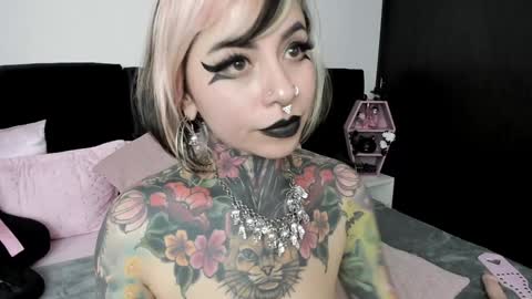 Snapshot of nikkiramone chatting on 01.11.25 Nikki Ramone   online show from 01.11.25