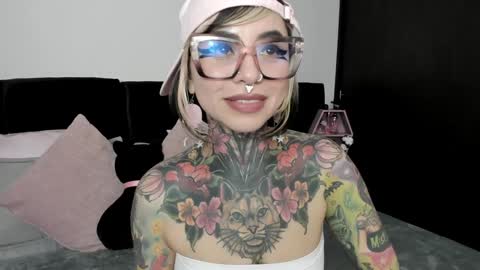 Snapshot of nikkiramone chatting on 01.14.25 Nikki Ramone   online show from 01.14.25