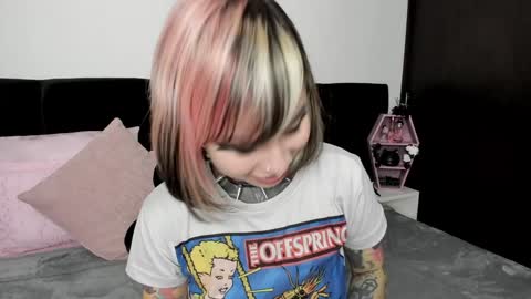 Snapshot of nikkiramone chatting on 01.21.25 Nikki Ramone   online show from 01.21.25