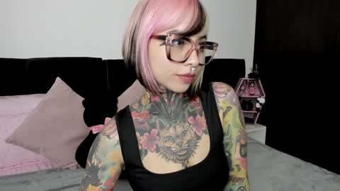 Snapshot of nikkiramone chatting on 01.27.25 Nikki Ramone   online show from 01.27.25