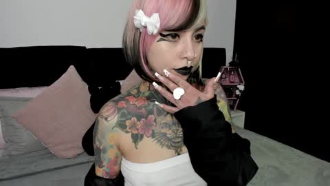 Snapshot of nikkiramone chatting on 01.28.25 Nikki Ramone   online show from 01.28.25