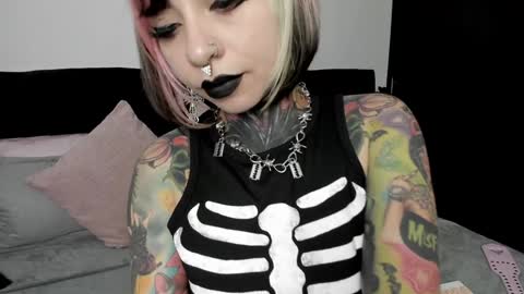 Snapshot of nikkiramone chatting on 02.05.25 Nikki Ramone   online show from 02.05.25