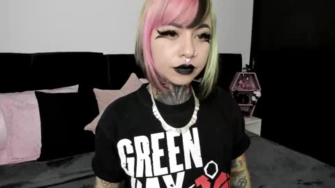 Snapshot of nikkiramone chatting on 02.11.25 Nikki Ramone   online show from 02.11.25