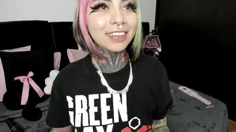 Snapshot of nikkiramone chatting on 02.11.25 Nikki Ramone   online show from 02.11.25