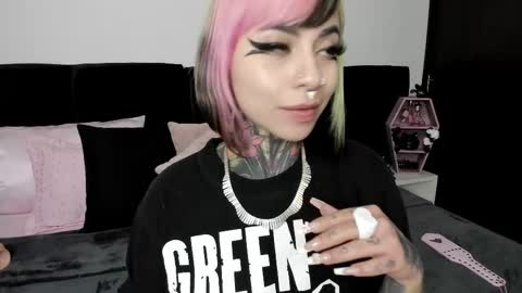 Snapshot of nikkiramone chatting on 02.11.25 Nikki Ramone   online show from 02.11.25