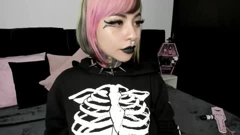 Snapshot of nikkiramone chatting on 02.12.25 Nikki Ramone   online show from 02.12.25