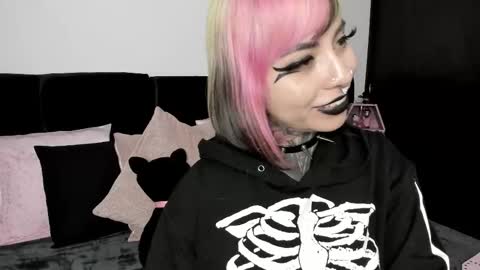 Snapshot of nikkiramone chatting on 02.12.25 Nikki Ramone   online show from 02.12.25