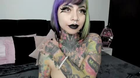 Snapshot of nikkiramone chatting on 02.14.25 Nikki Ramone   online show from 02.14.25