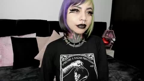 Snapshot of nikkiramone chatting on 02.15.25 Nikki Ramone   online show from 02.15.25