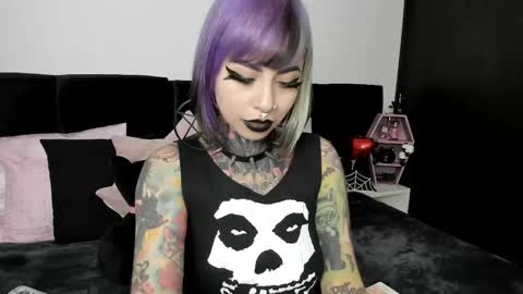 Snapshot of nikkiramone chatting on 02.15.25 Nikki Ramone   online show from 02.15.25