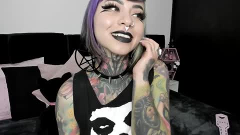 Snapshot of nikkiramone chatting on 02.15.25 Nikki Ramone   online show from 02.15.25